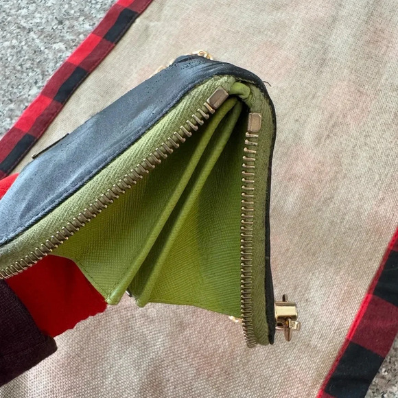- Prada
Diagramme zippy long wallet - Picture 10 of 15